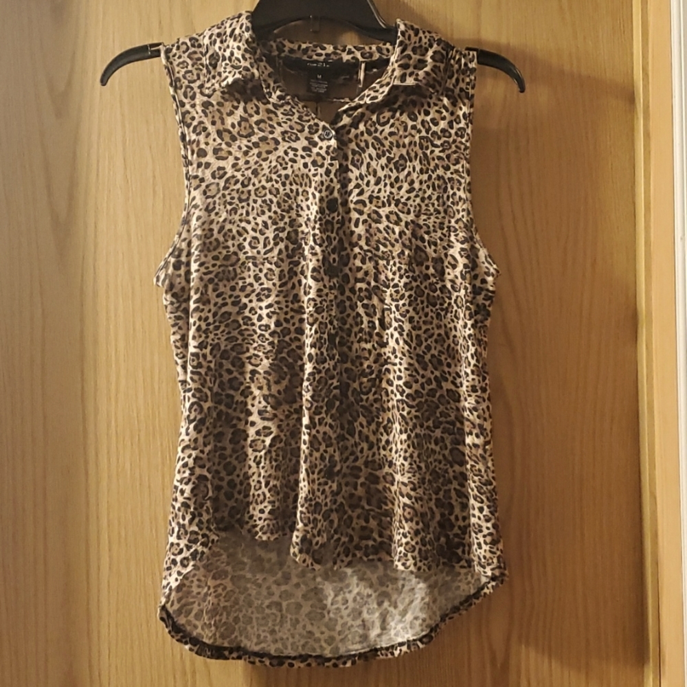 Rue 21 High Low Button Up Blouse w/ Grid Pattern Cut Out; M; Leopard Print